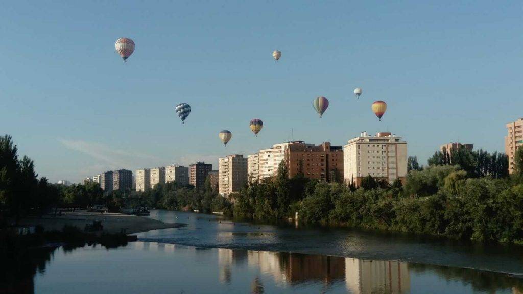 Los globos sobre la ciudad