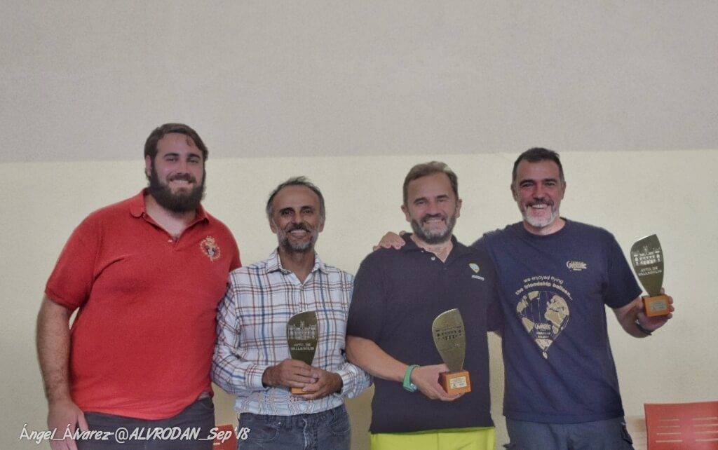 Los tres primeros clasificados con el nuevo presidente del Club Mesetario